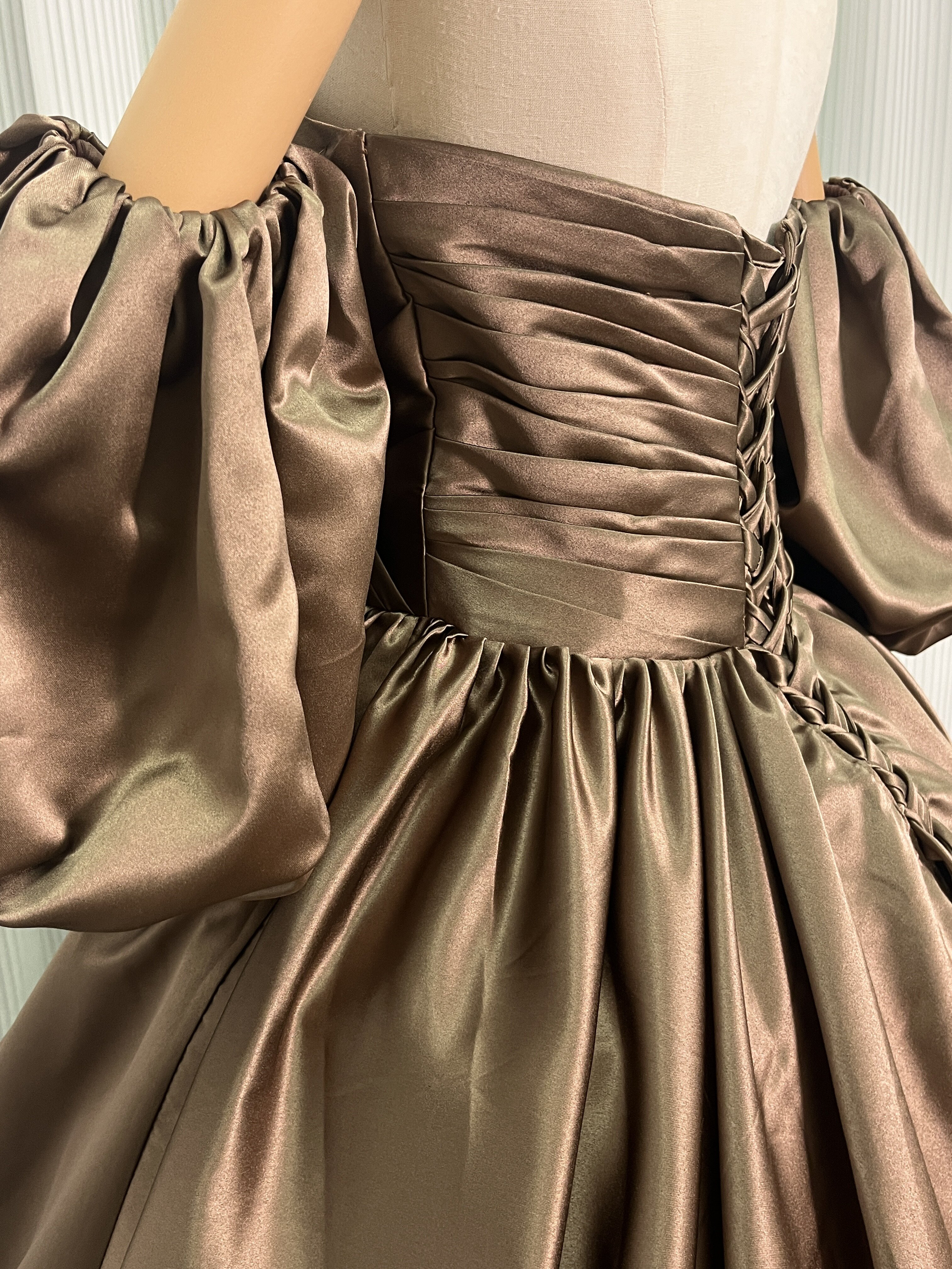 送料無料！ウェディングドレス ブラウン 取り外し袖 ビスチェ 光沢サテン 結婚式 前撮り