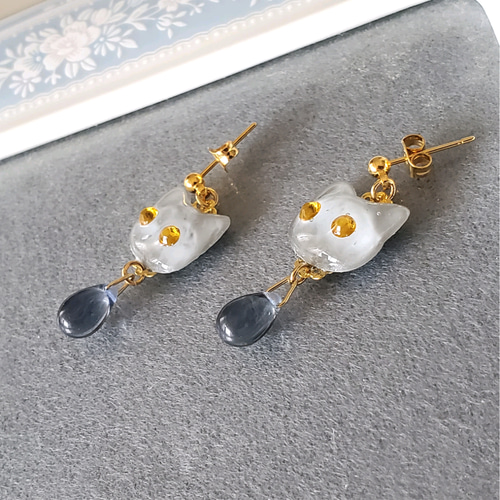 2358】ぐで猫 アクセサリー イヤリング レジン 天然石 寒桜 青