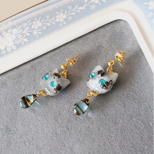 猫ピアス☆両耳 チェコガラス☆サバトラ猫☆レジン☆猫ジュエリー