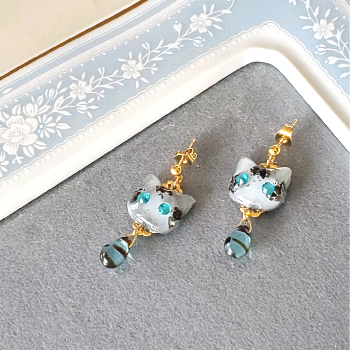 【2737】じゃれ猫 レジン アクセサリー ピアス 天然石 ハンドメイド 2737】じゃれ猫 レジン アクセサリー ピアス 天然石 ハンドメイド 2737