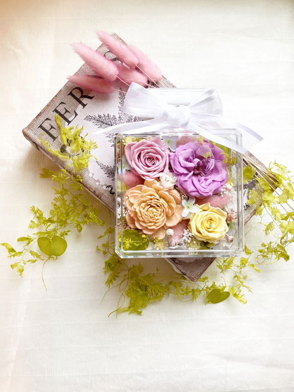 母の日に！香水瓶の形をした入れ物に可愛いバラをアレンジ