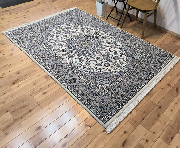 ペルシャ絨毯カシャーン産　アイボリー ベージュ ホワイト 205×145cm 5大産地 エレガント 華やか 3枚目の画像