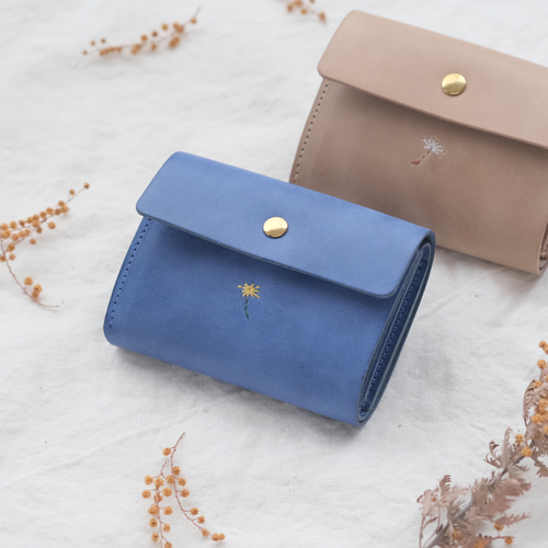 TAMAOWORLD刺繍ビーズ装飾のブルーシルバー三つ折り財布 TAMAOWORLD刺繍ビーズ装飾のブルーシルバー三つ折り財布 TAMAOWORLD