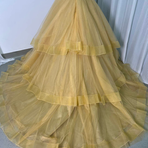 送料無料！カラードレス イエロー ラッフルフリル キャミソール 可愛い  