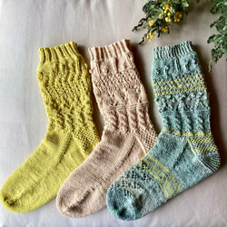 優しい色合い　編み模様がかわいい春夏靴下(レモン) 1枚目の画像