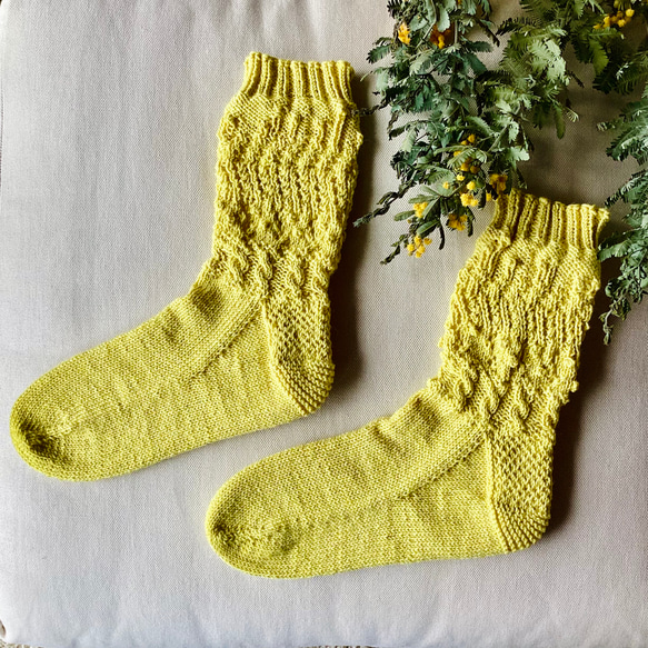 優しい色合い　編み模様がかわいい春夏靴下(レモン) 2枚目の画像