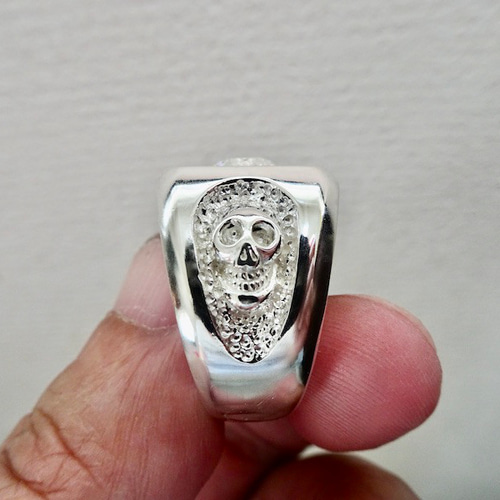 仁尾彫金『一つ星ジルコニア、プラチナ、ラッキースカル印台リング  