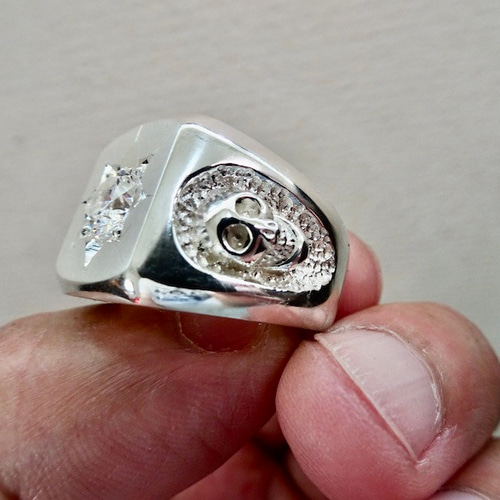 仁尾彫金『一つ星ジルコニア、プラチナ、ラッキースカル印台リング  