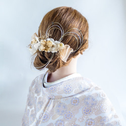 紫陽花とかすみ草の髪飾り 結婚式 成人式 卒業式に　髪かざり 造花 和装 和風 アーティフィシャルフラワー ゴールド 5枚目の画像