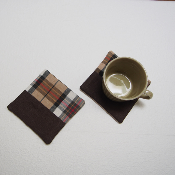 【sale】＊リネン×パッチワーク＊コースター２枚セット　リネンチェック　タータンチェック　茶 2枚目の画像
