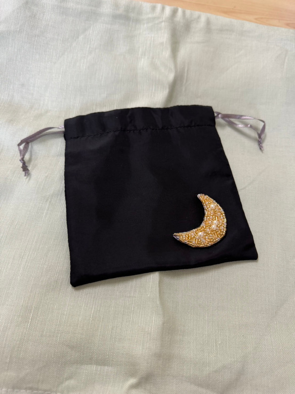ビーズ刺繍　月　巾着　サテン生地 2枚目の画像