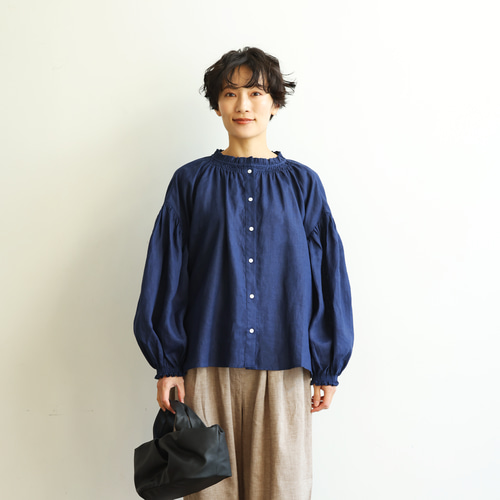 大人の抜け感と可愛さ叶える リネンブラウス リネン100％ 紺色