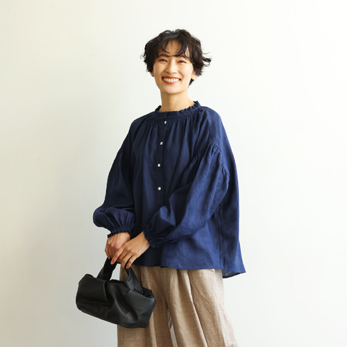 【予約販売】本 大人の抜け感と可愛さ叶える 紺色 リネン100％ リネンブラウス トップス