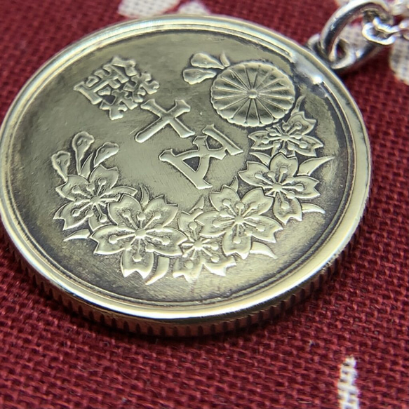 真鍮 古銭ネックレス 50銭/桜/メンズアクセサリー コインネックレス/男性へのプレゼント 2枚目の画像