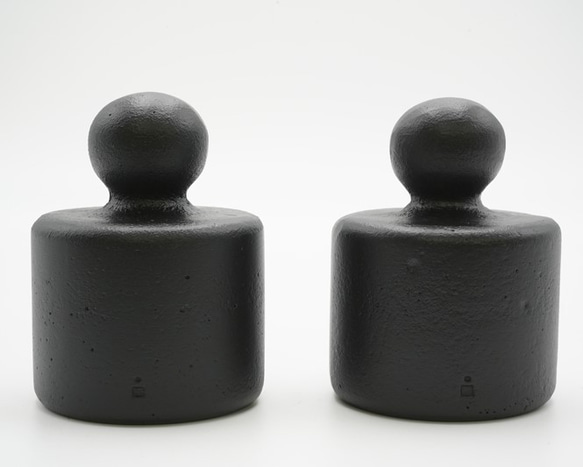 小さくてもどっしり鉄製「FUNDO」ドアストッパー・ブックエンド・漬物石にも　高岡鉄器OMOSIシリーズ 2枚目の画像