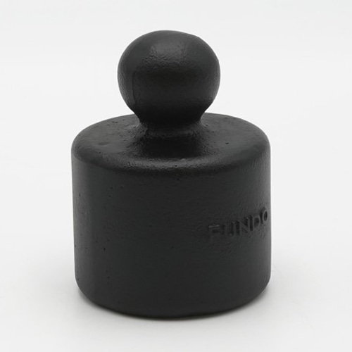 小さくてもどっしり鉄製「FUNDO」ドアストッパー・ブックエンド