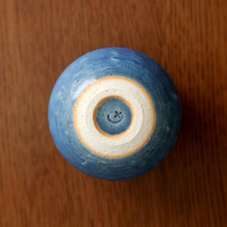 ふっくらと丸い 紺碧の釉薬の一輪挿し 8枚目の画像