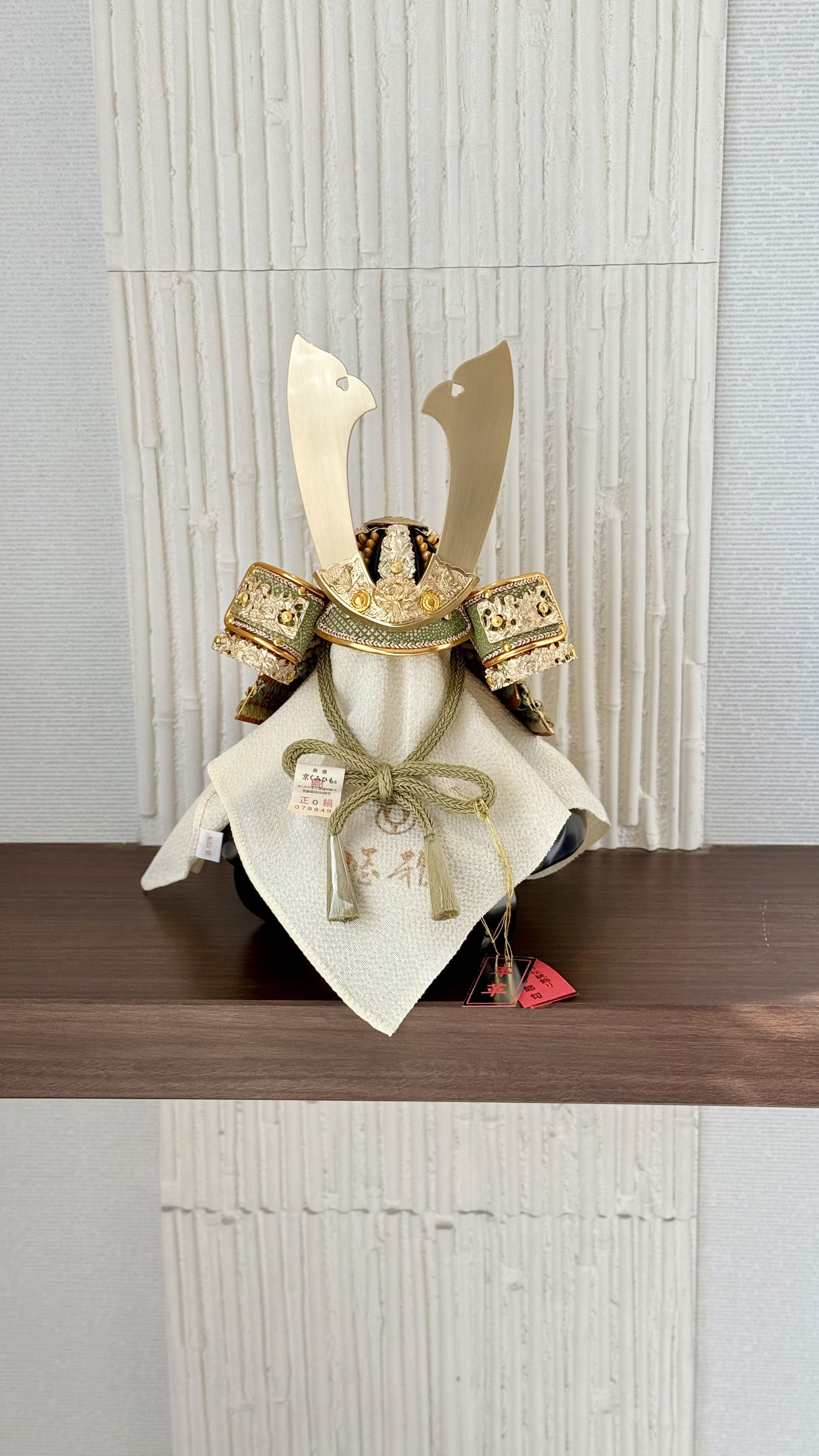 五月人形【コンパクト】【簡単飾り】松刀（しょうとう）4号兜丸台飾り