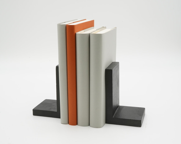 厚みの頼もしい鉄製ブックエンド「エル」 高岡鉄器OMOSIシリーズ