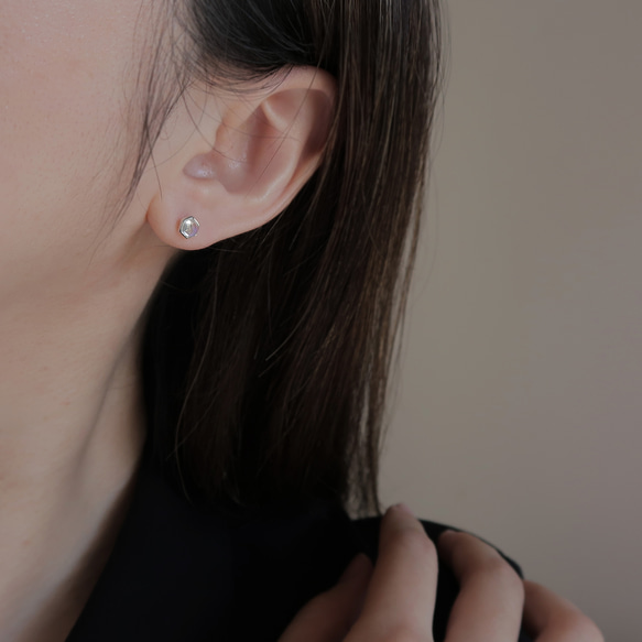 925純銀 月光石 六邊形 包邊鑲 轉珠 鎖珠 耳環 耳夾  免費送禮包裝 第10張的照片