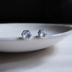 925純銀 月光石 六邊形 包邊鑲 轉珠 鎖珠 耳環 耳夾  免費送禮包裝 第3張的照片