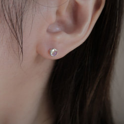 925純銀 月光石 六邊形 包邊鑲 轉珠 鎖珠 耳環 耳夾  免費送禮包裝 第7張的照片