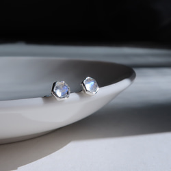 925純銀 月光石 六邊形 包邊鑲 轉珠 鎖珠 耳環 耳夾  免費送禮包裝 第5張的照片