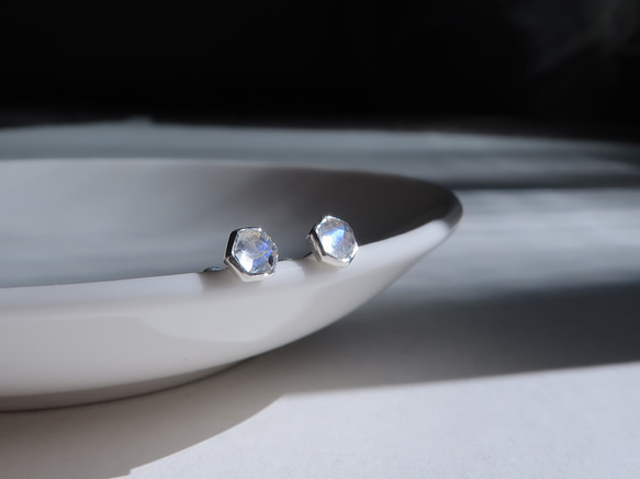 925純銀 月光石 六邊形 包邊鑲 轉珠 鎖珠 耳環 耳夾  免費送禮包裝 第5張的照片