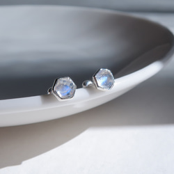 925純銀 月光石 六邊形 包邊鑲 轉珠 鎖珠 耳環 耳夾  免費送禮包裝 第2張的照片