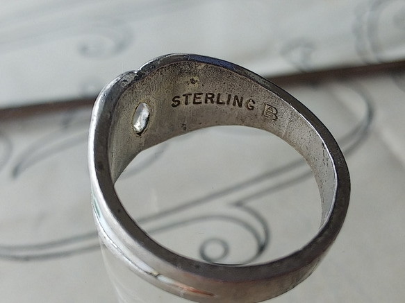 ヴィンテージ　エナメル薔薇の指輪（スターリングシルバー製）12号 2枚目の画像