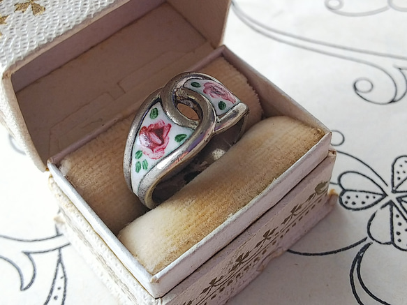ヴィンテージ　エナメル薔薇の指輪（スターリングシルバー製）12号 8枚目の画像