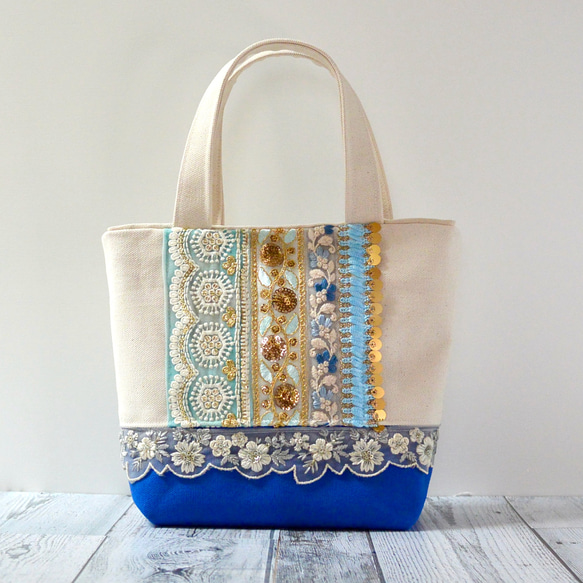 水色　インド刺繍　シルク　トートバッグ　作家さま作 美しい透け感ブルーのインド刺繍トートバッグ【Sサイズ】 トートバッグ