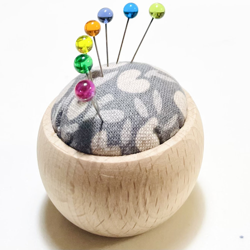 ガラスの虹色まち針♪ピンクッション付き その他雑貨 marucco