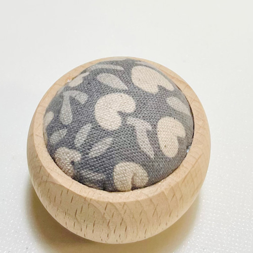 ガラスの虹色まち針♪ピンクッション付き その他雑貨 marucco