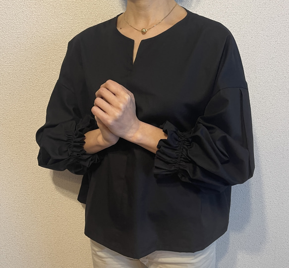 バルーン袖 ふんわり袖 ボリュウム袖 コットン 黒 柔らかい長袖  