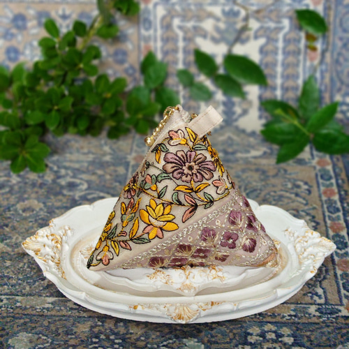 テトラポットポーチ　三角ポーチ　　インド刺繍生地　ブラウン　927-11 テトラポットポーチ 三角ポーチ インド刺繍生地 ブラウン 927-11