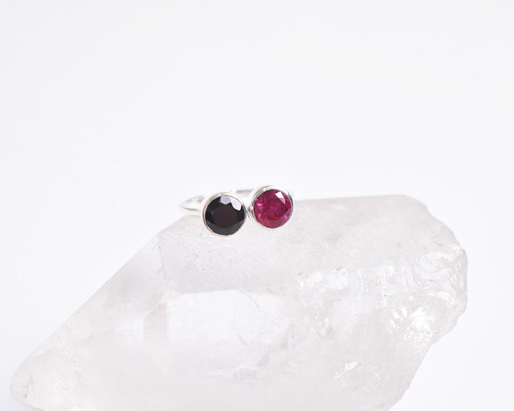 ブラックスピネルとルビーのダブルストーンシルバーリング　シルバー925　フォークリング　指輪　天然石