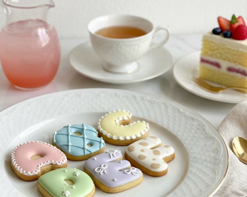 色や装飾を自由に選べる♡お名前アルファベットアイシングクッキー①