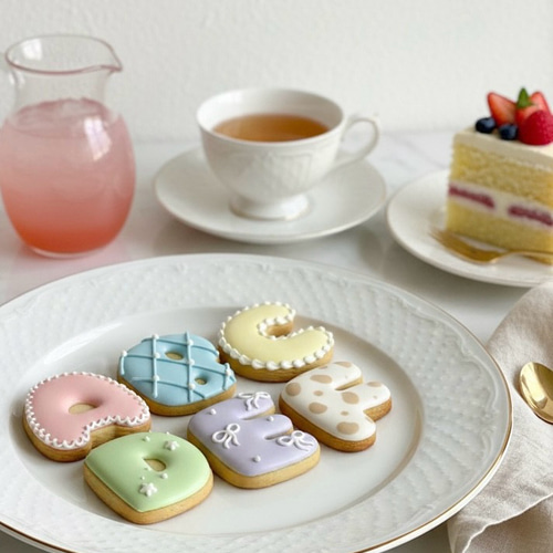 色や装飾を自由に選べる♡お名前アルファベットアイシングクッキー①