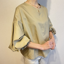 涼しい　着やすい　おしゃれブラウス　バルーン袖　ふんわり袖　ボリュウム袖　ブラウス　コットン　ベージュ 1枚目の画像