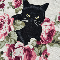 黒猫のカフェエプロン【薔薇の花と黒猫柄】 4枚目の画像
