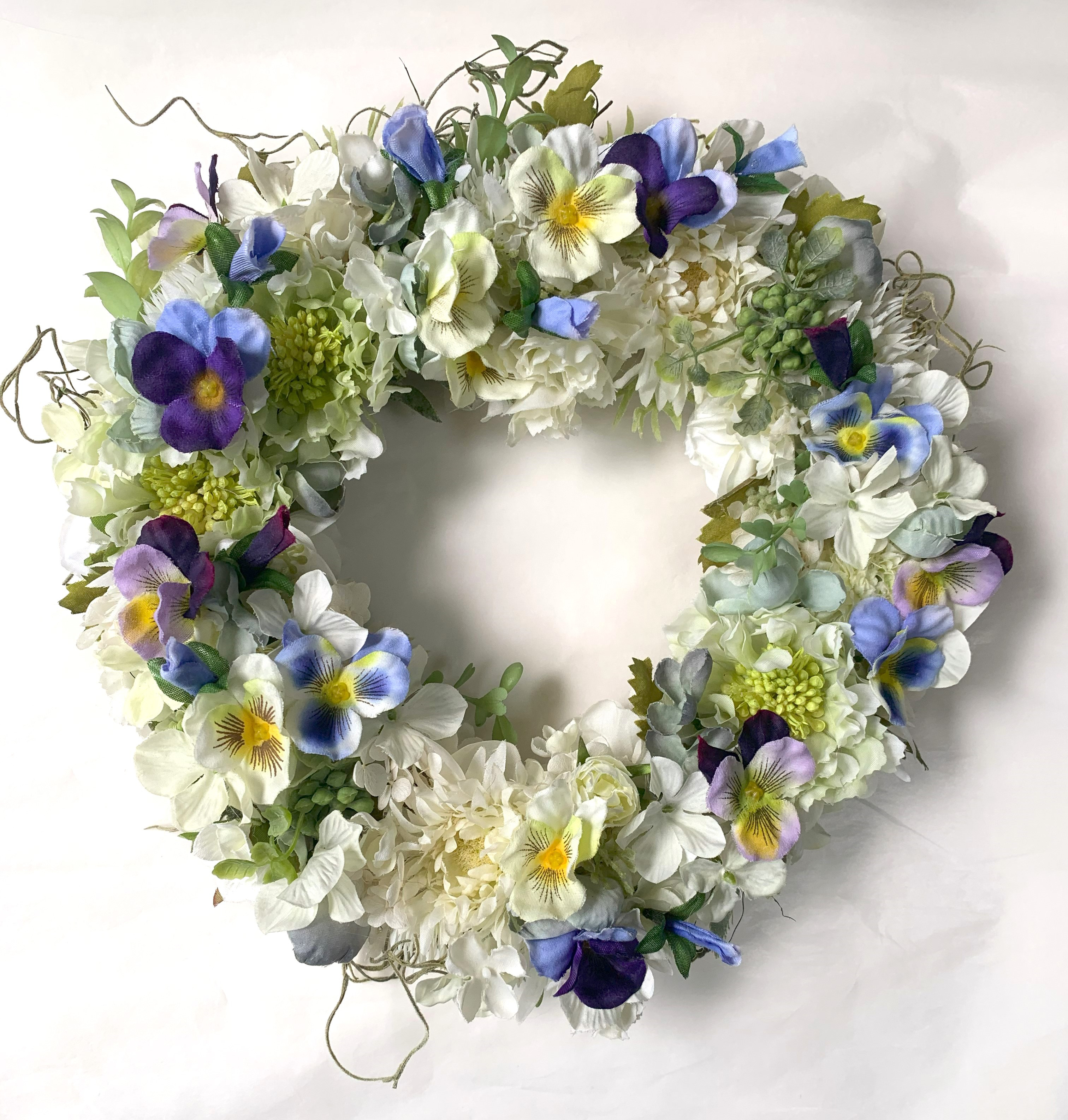 ビオラとスカビオサのハートリース