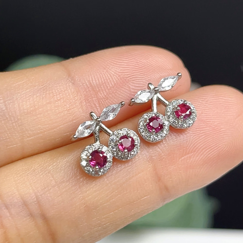 ルビー ピアス 紅玉 天然石 【極上宝石質】 2 ピアス（その他） 小魚  