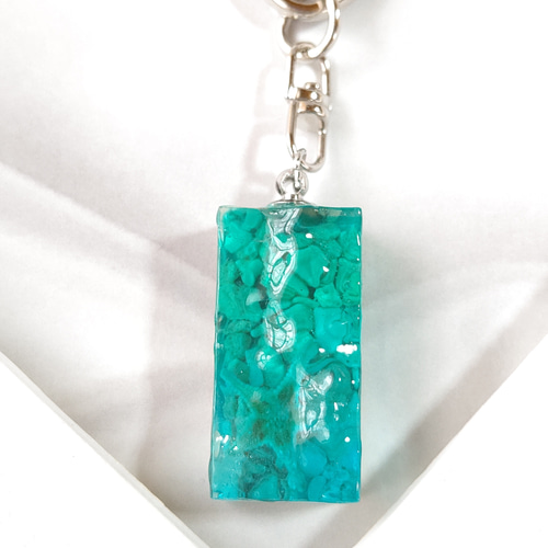 菜々美 海のイニシャルキーホルダー ブルーとエメラルドグリーン 菜々美 海のイニシャルキーホルダー ブルーとエメラルドグリーン