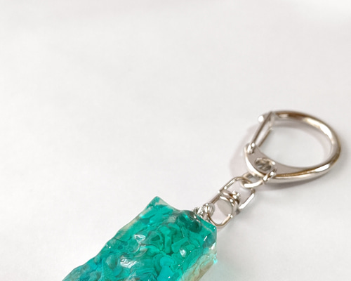 菜々美 海のイニシャルキーホルダー ブルーとエメラルドグリーン 𓂃