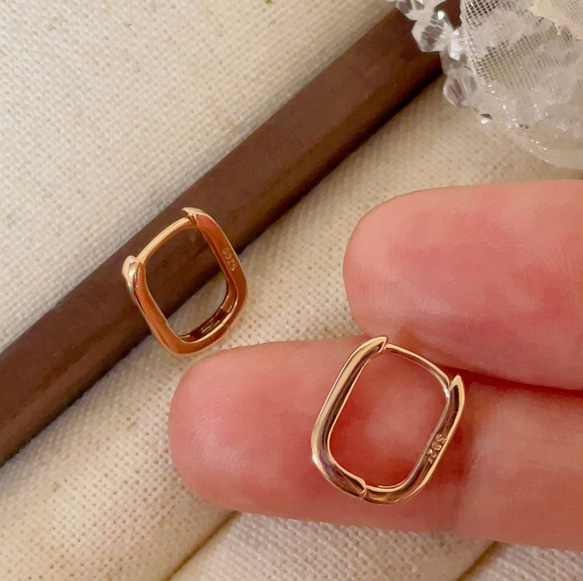 S925純銀製 ピンクゴールド  シンプル 長方形   K18 ミニフープピアス  ワンタッチ　金アレ対応 つけっぱなし 4枚目の画像