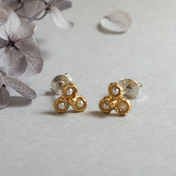 小種子珍珠花朵耳環 K18 鍍黃銅 第3張的照片
