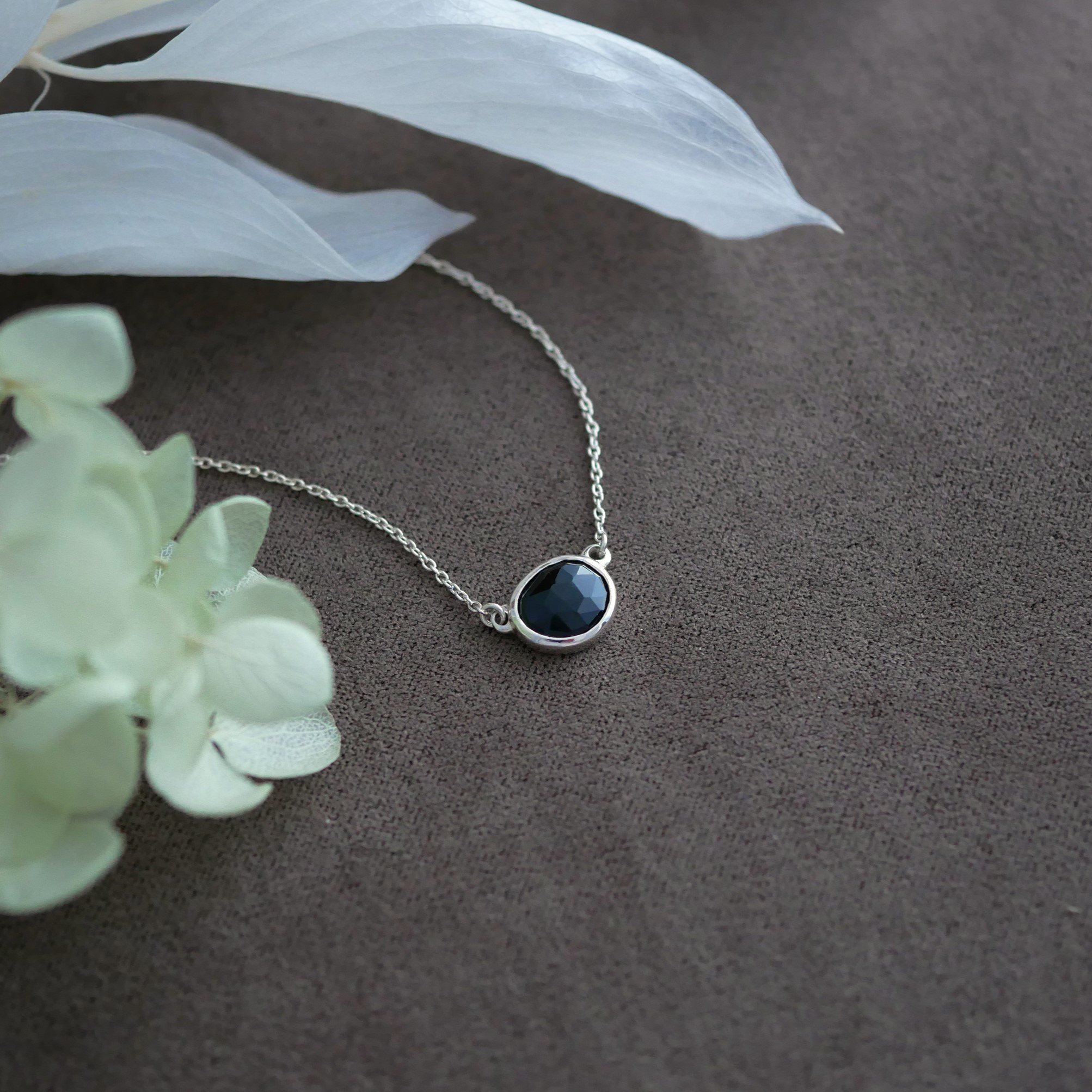 ブラックスピネルのネックレス