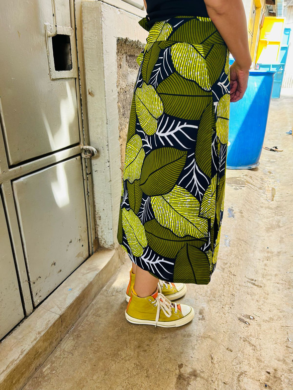 キテンゲ巻きスカート（イエローグリーンリーフ）★ケニアで愛される布「キテンゲ」使用。アフリカンプリント★ 5枚目の画像