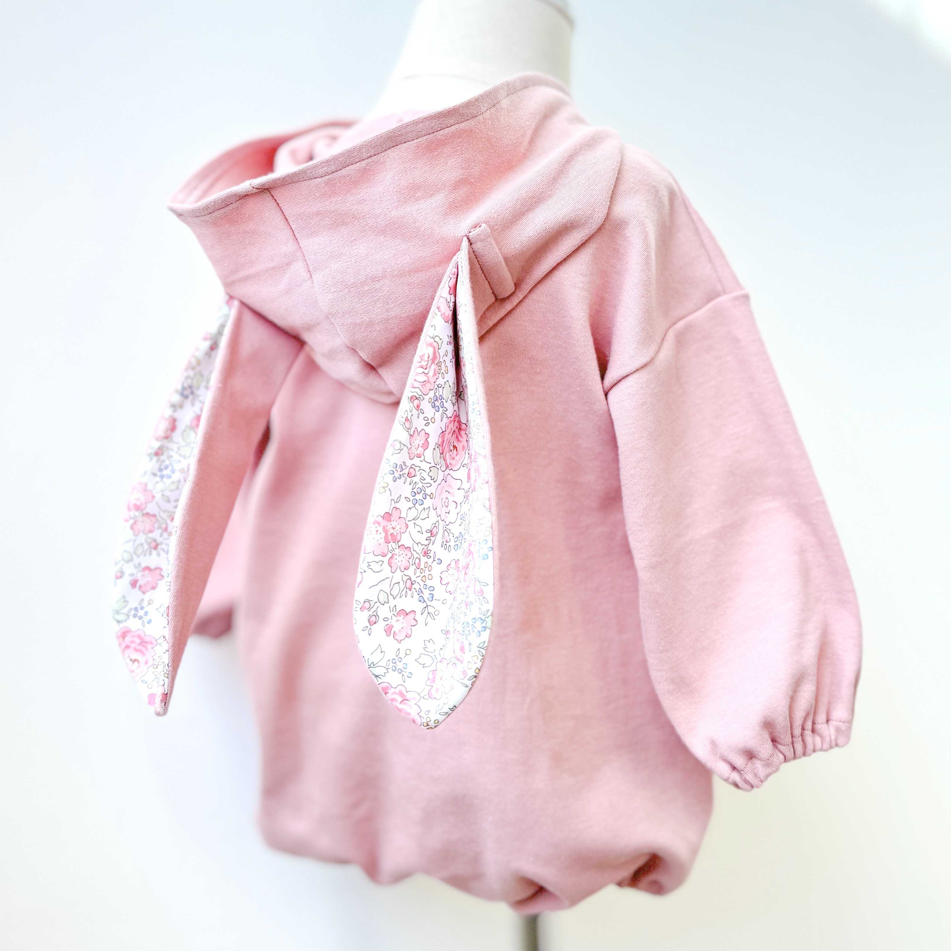 うさ耳ロンパース　ロンパース　リバティロンパース　リバティ　ベビー　赤ちゃん　出産祝い　アニバーサリーフォト　記念日